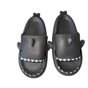 Crayon Friends Shark Slides Size 40-41 Dark Gray Foam Cloud Sandals M 7/8 W 9/10